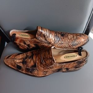 Alternatives snake skin loafers